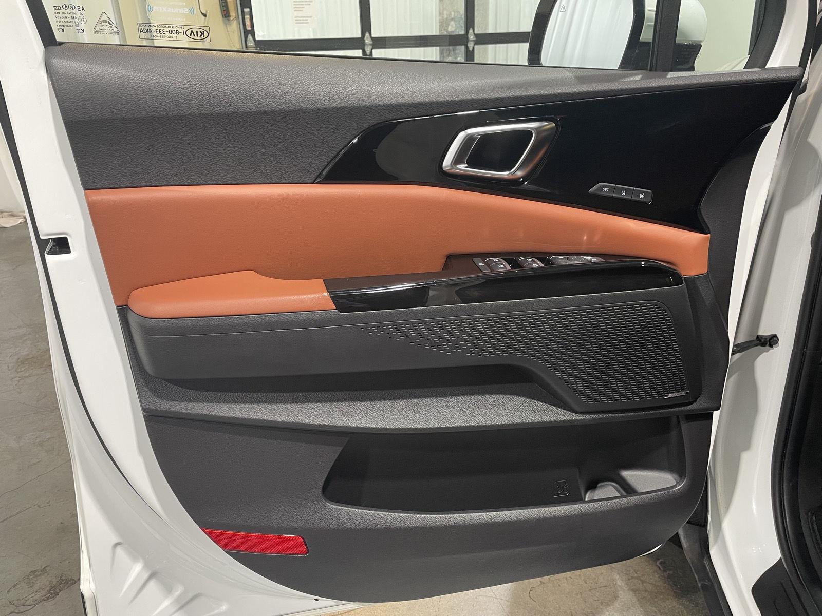 Vehicle photo 17