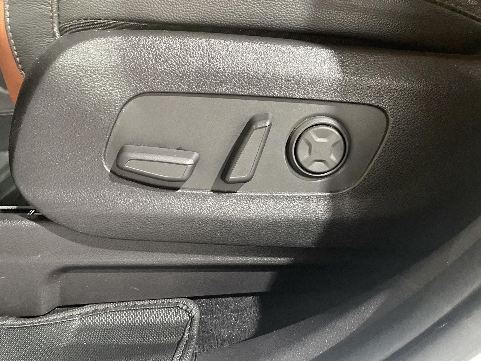 Vehicle photo 20