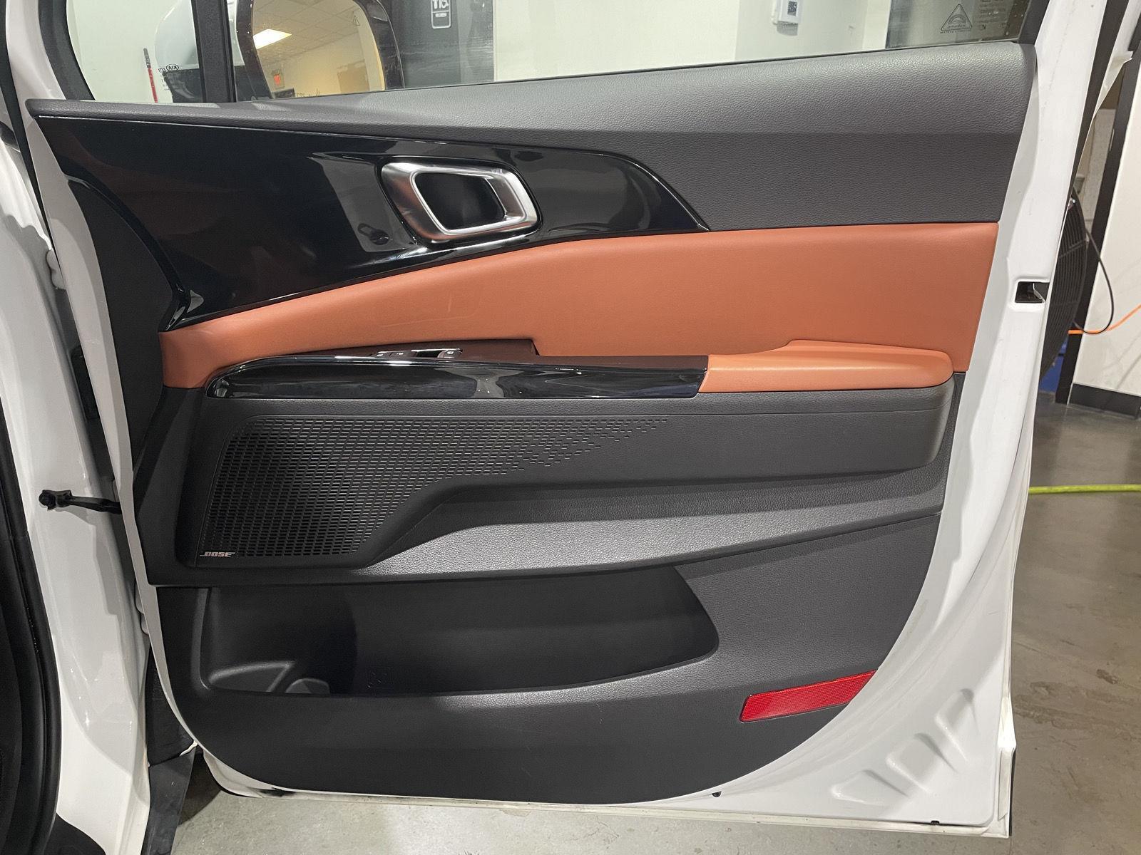 Vehicle photo 23