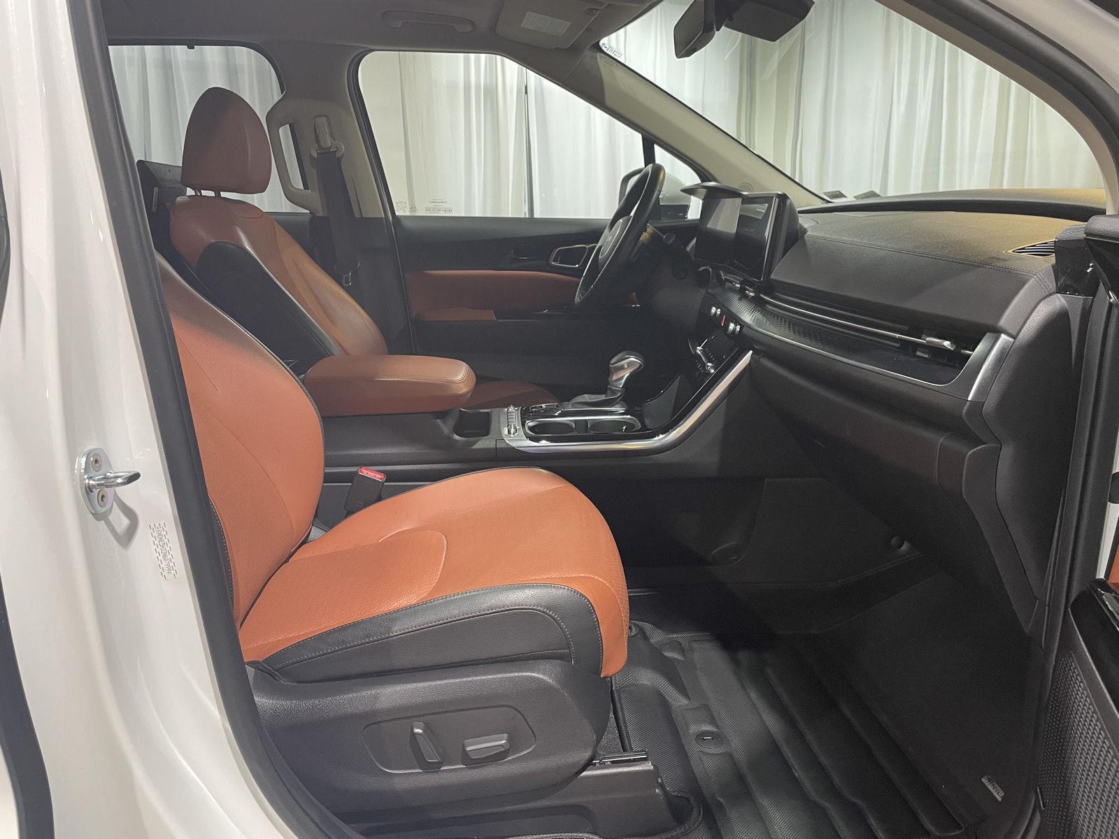 Vehicle photo 24