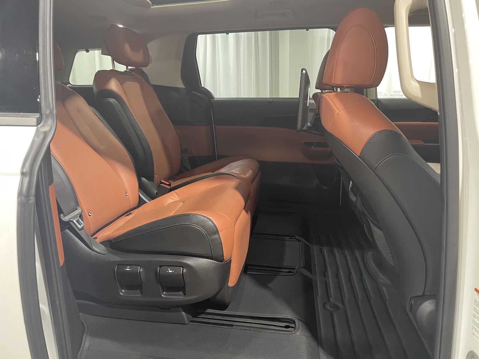Vehicle photo 26