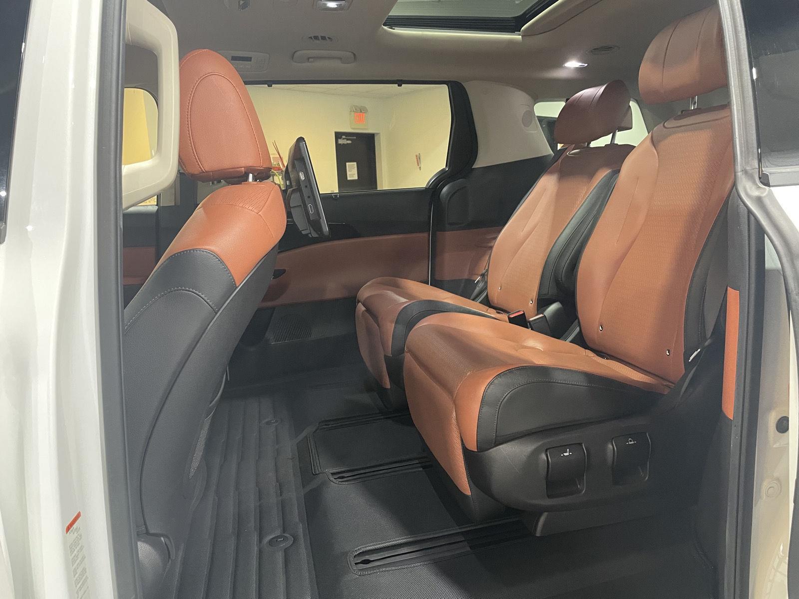 Vehicle photo 27