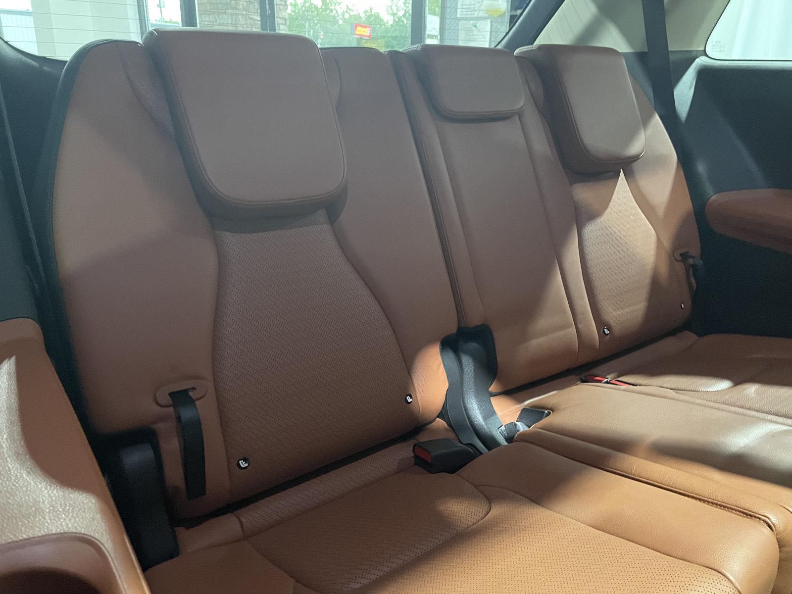 Vehicle photo 29