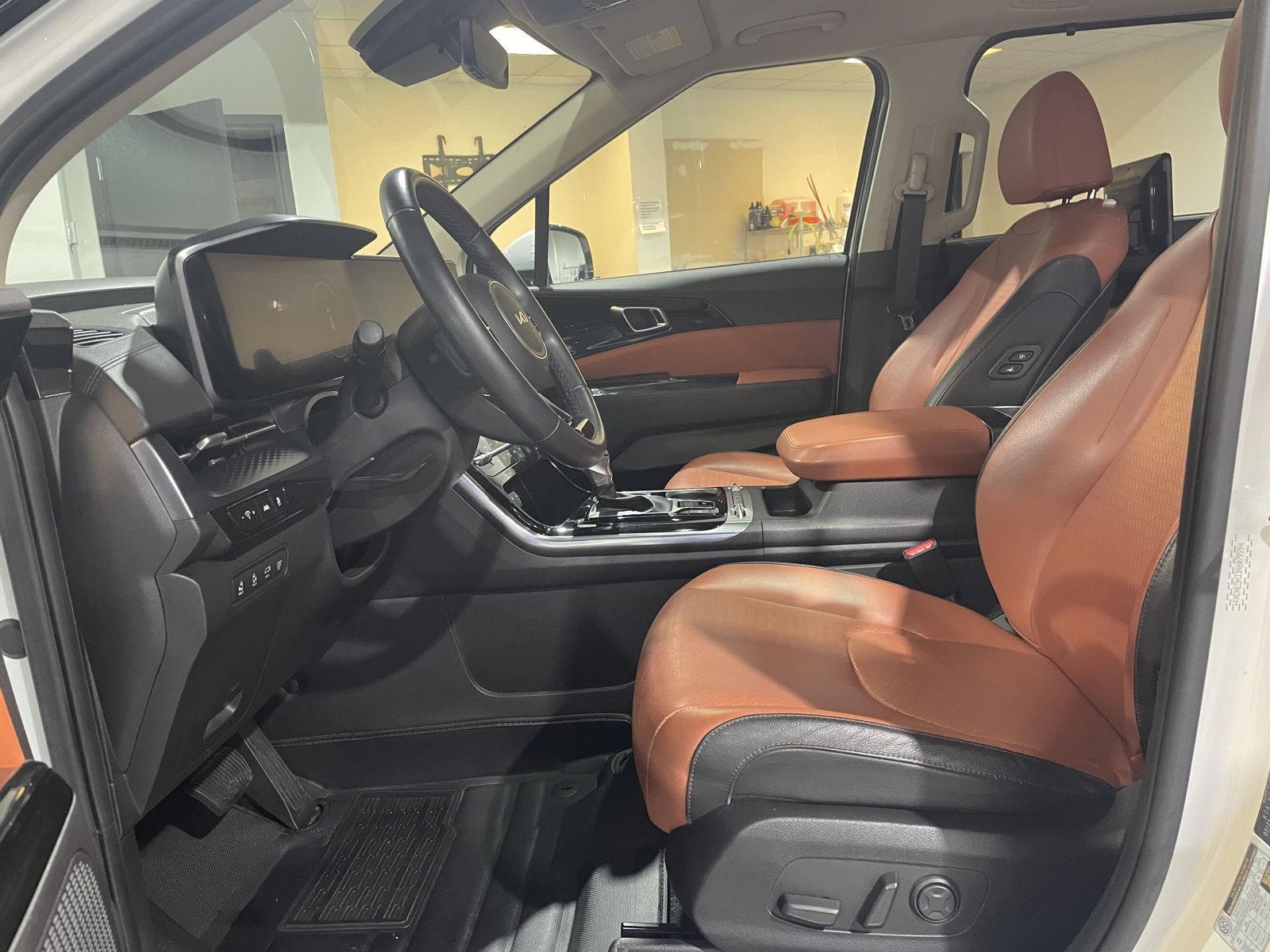 Vehicle photo 30