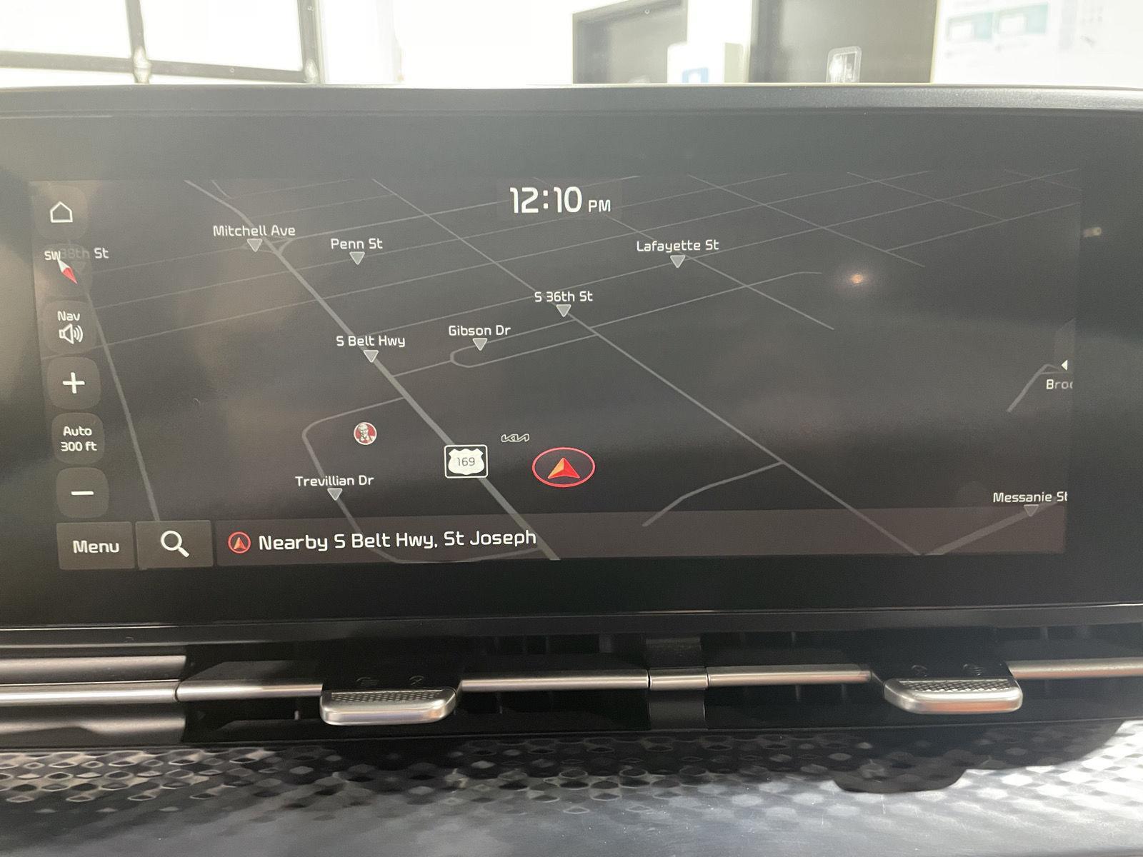 Vehicle photo 33