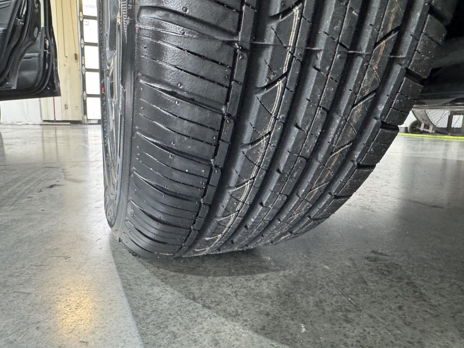 Vehicle photo 12