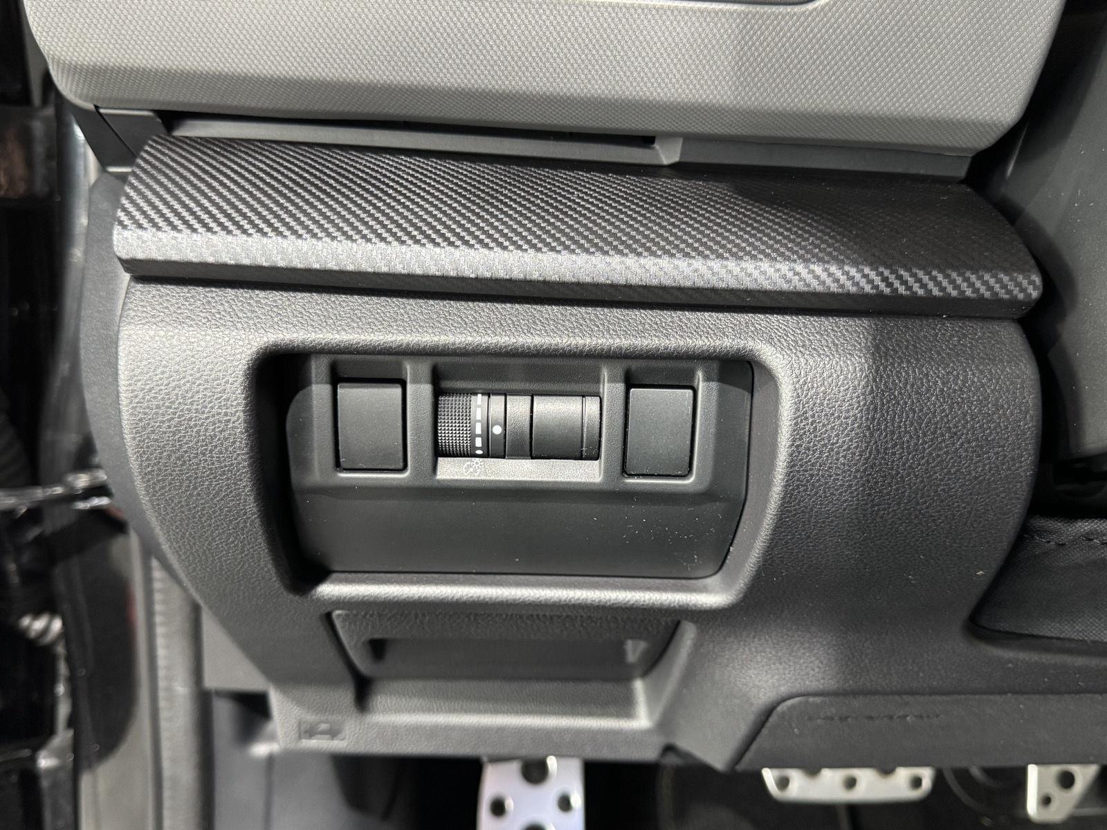 Vehicle photo 13