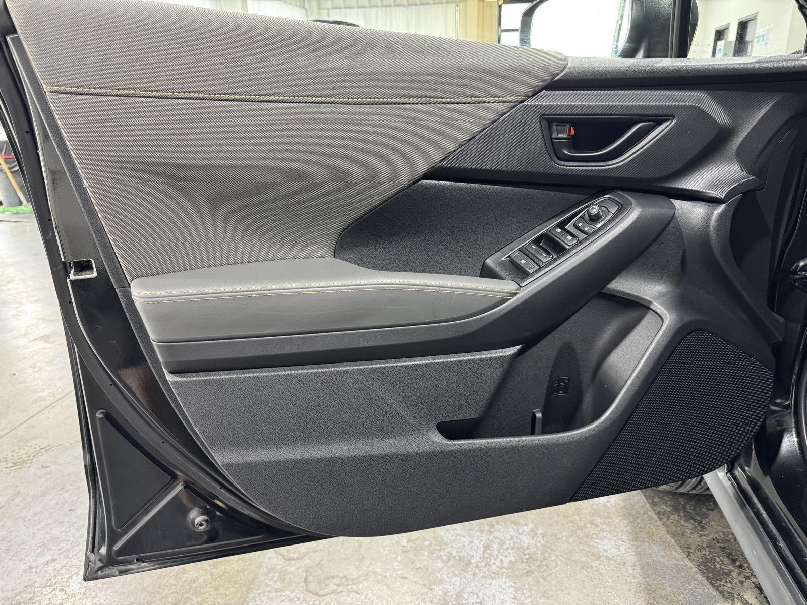 Vehicle photo 18