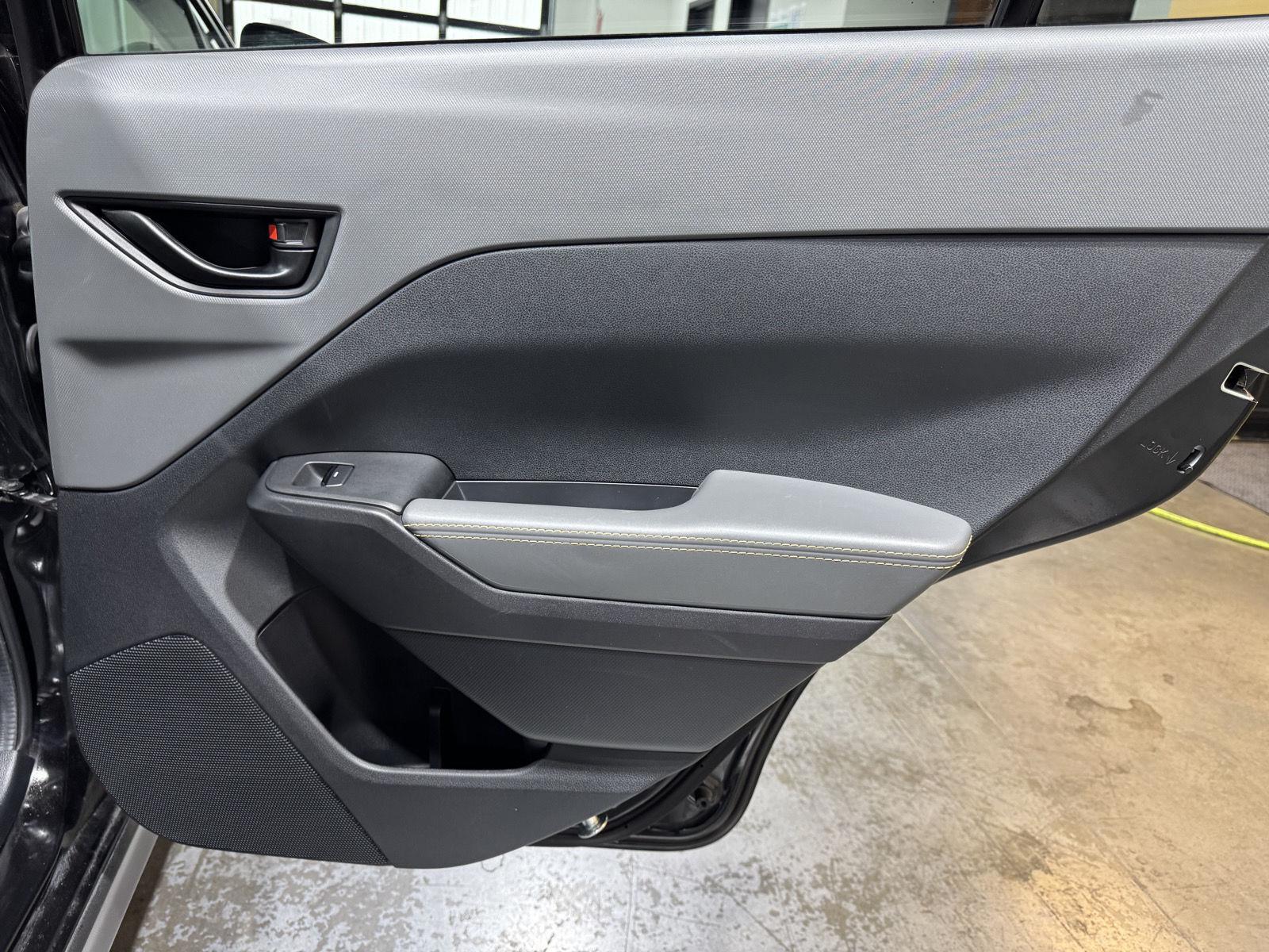 Vehicle photo 28