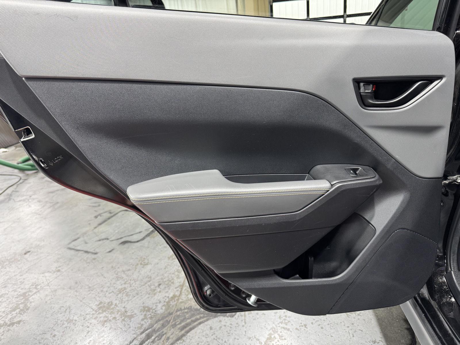 Vehicle photo 29