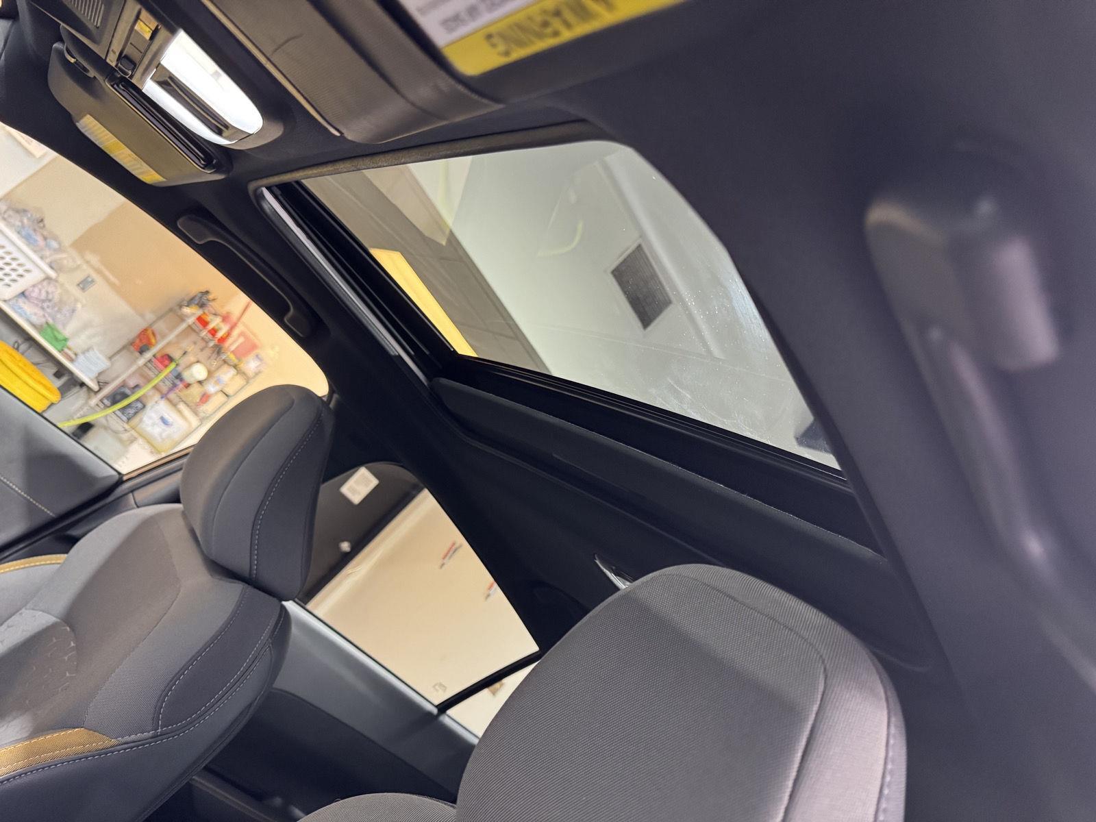 Vehicle photo 32