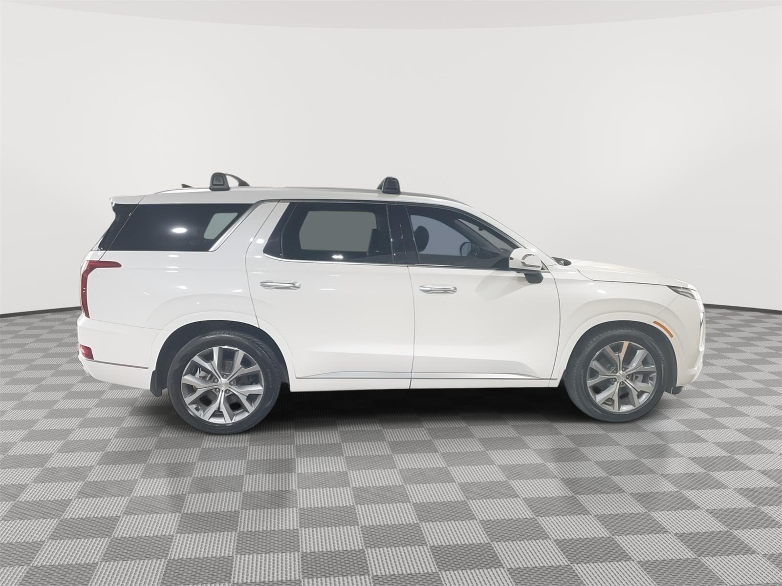Vehicle photo 6