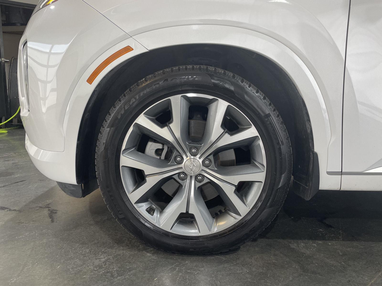 Vehicle photo 9