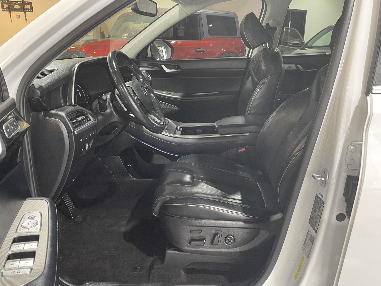 Vehicle photo 13