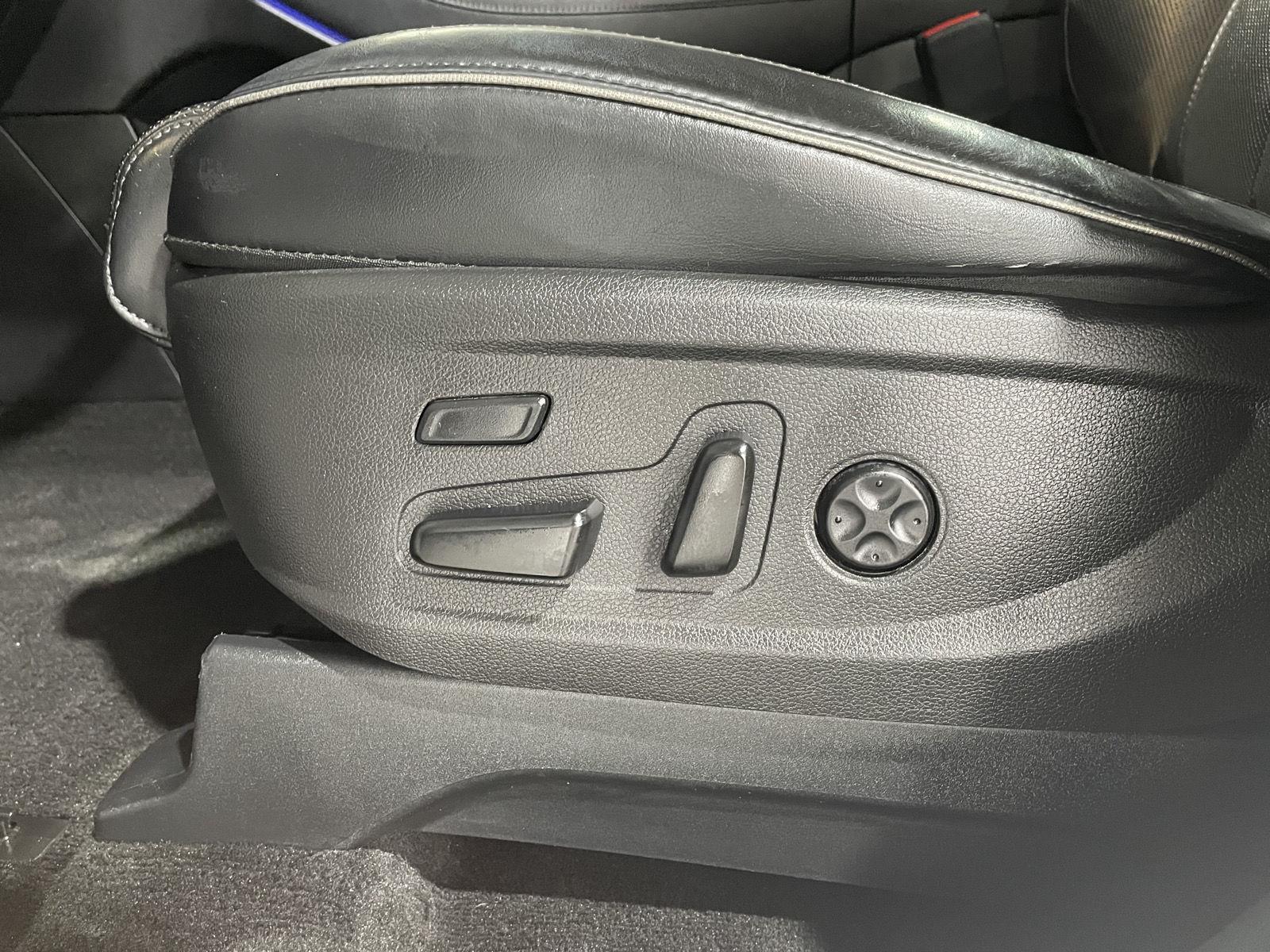 Vehicle photo 14
