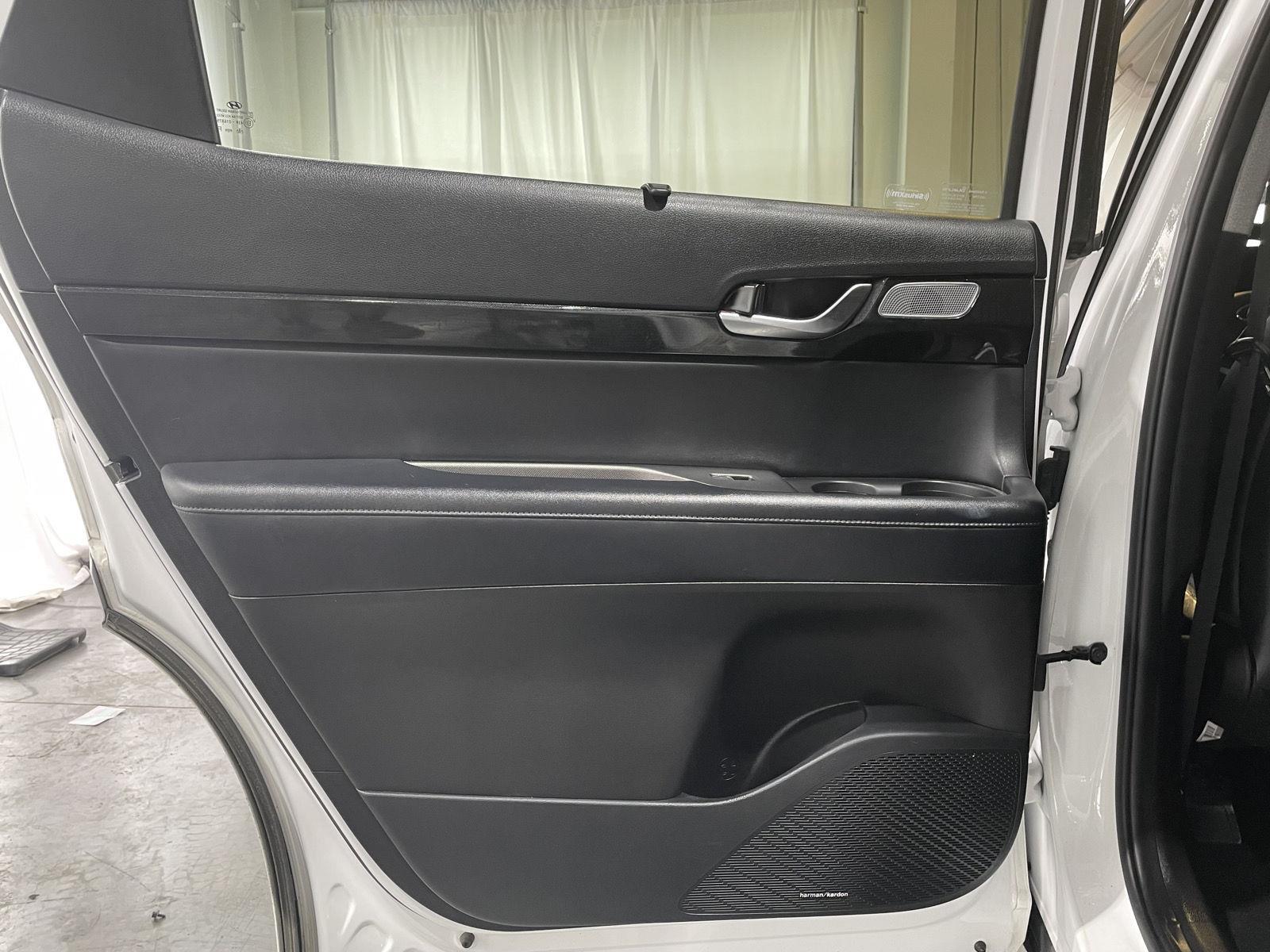 Vehicle photo 15