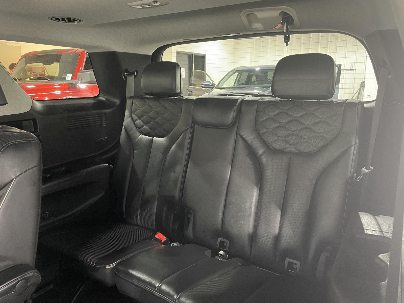 Vehicle photo 17