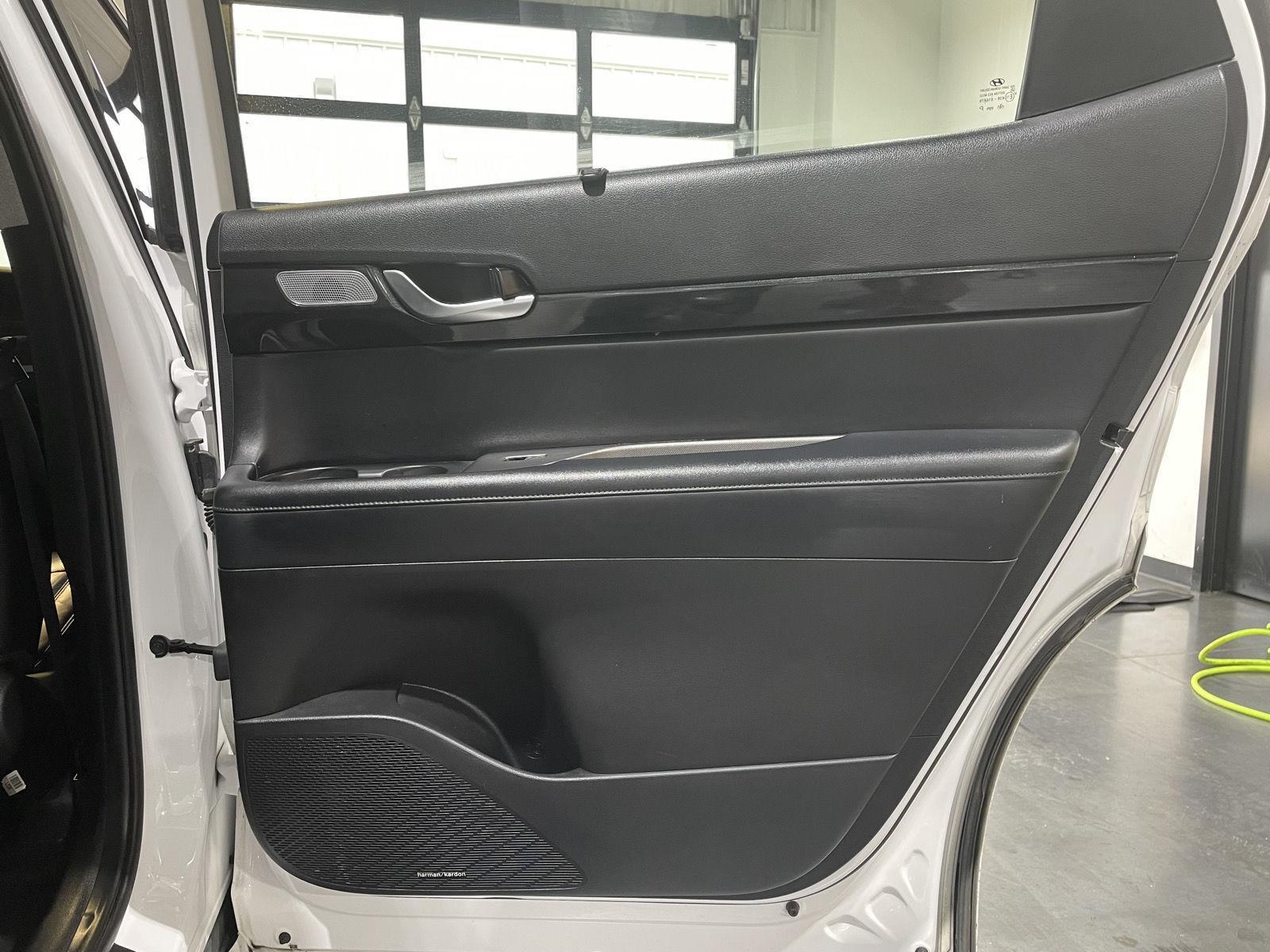 Vehicle photo 18