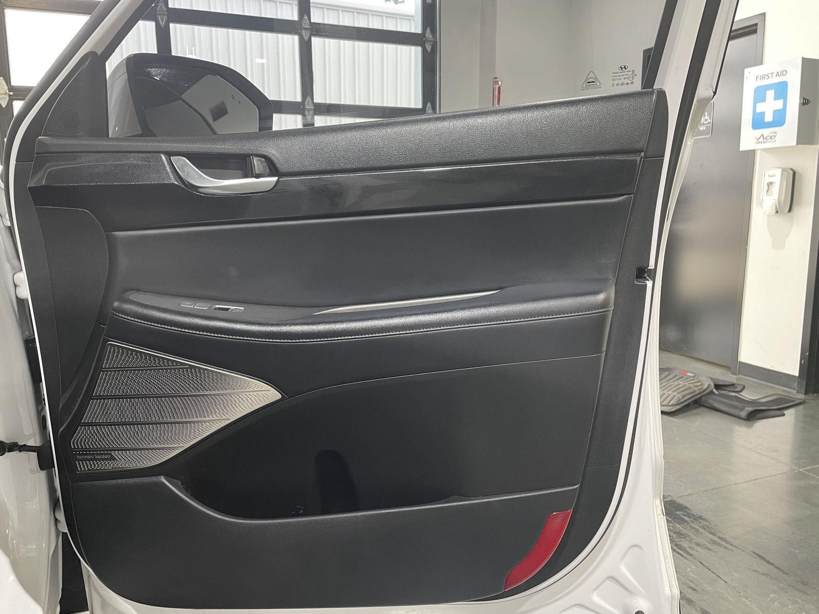 Vehicle photo 21