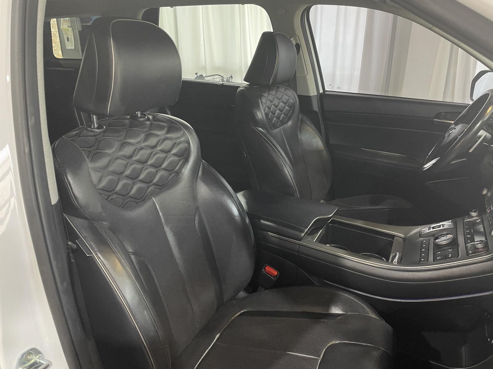Vehicle photo 23