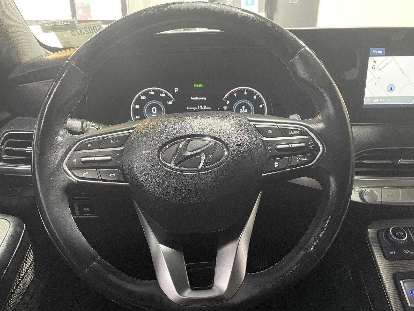 Vehicle photo 25