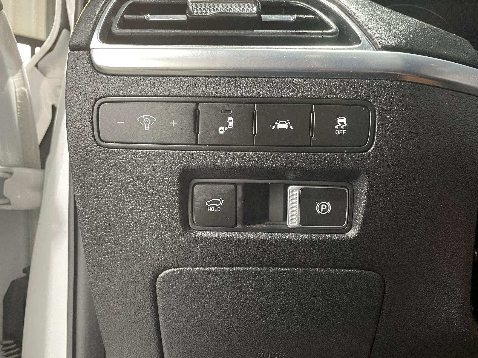 Vehicle photo 29