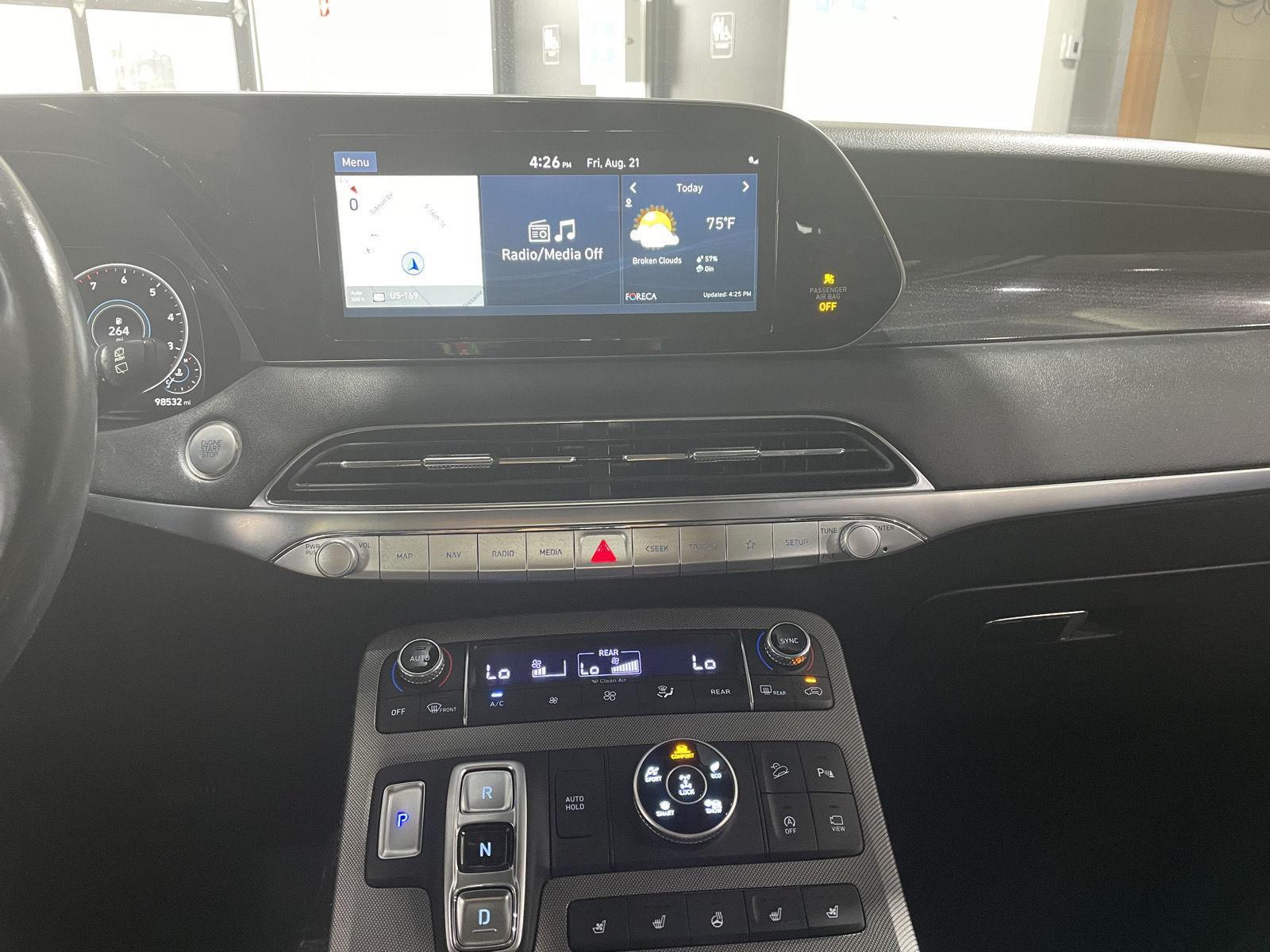 Vehicle photo 30