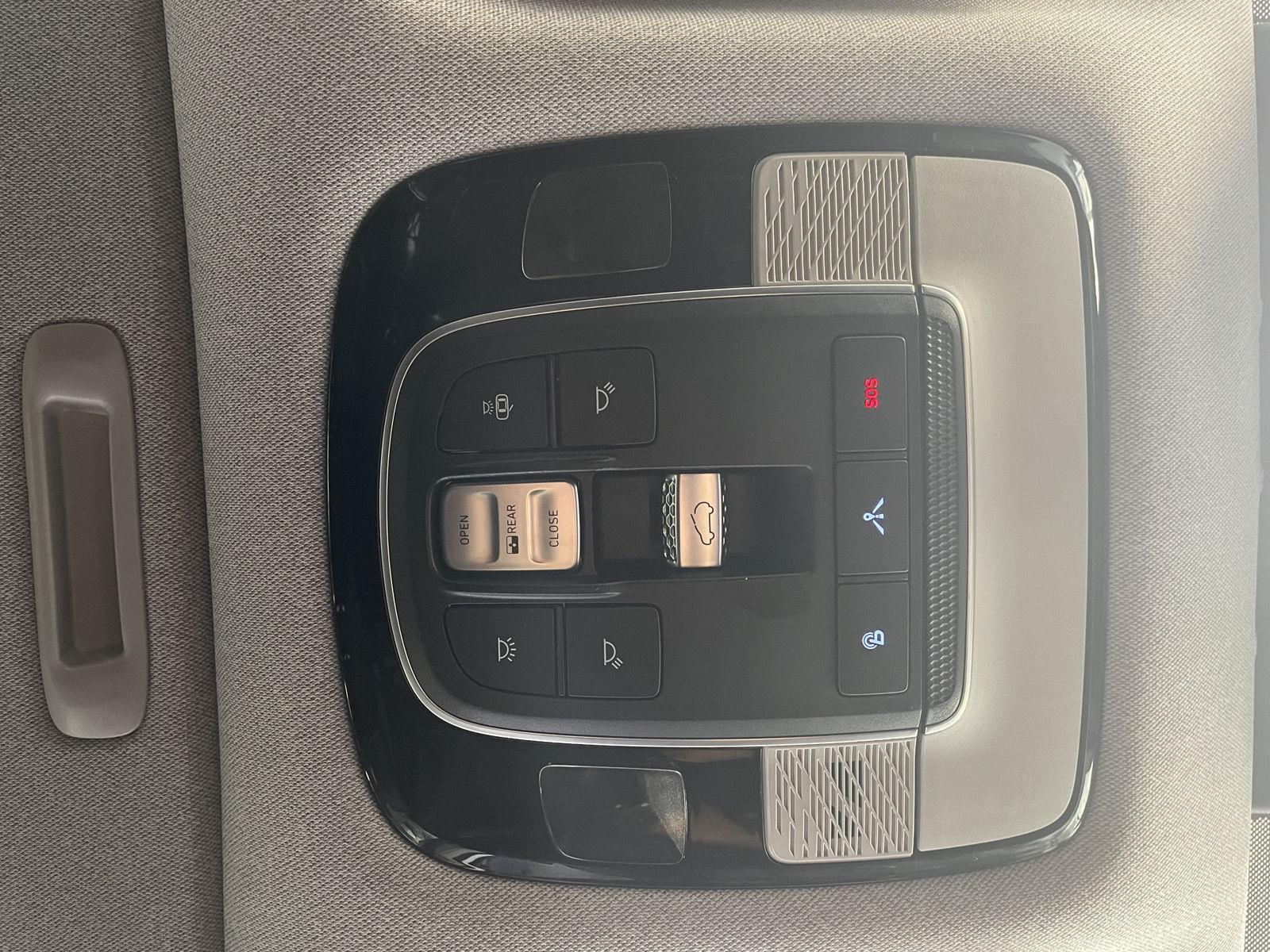 Vehicle photo 33