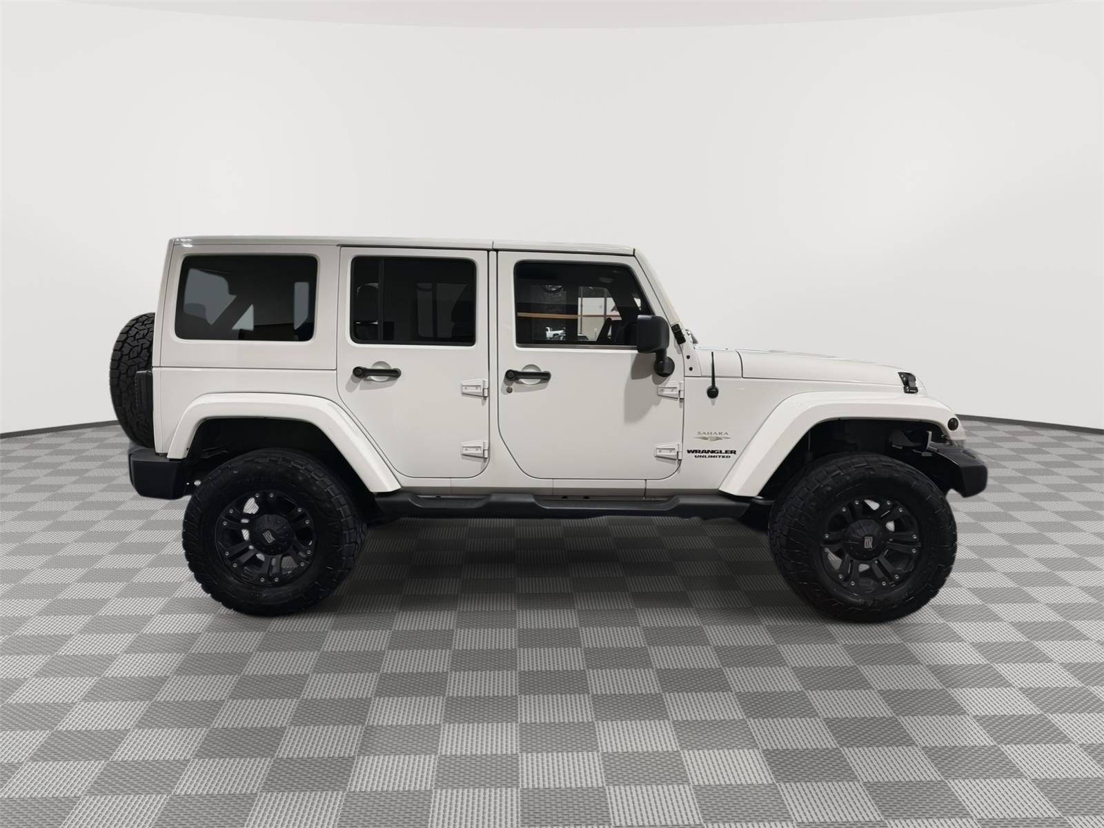 Vehicle photo 6