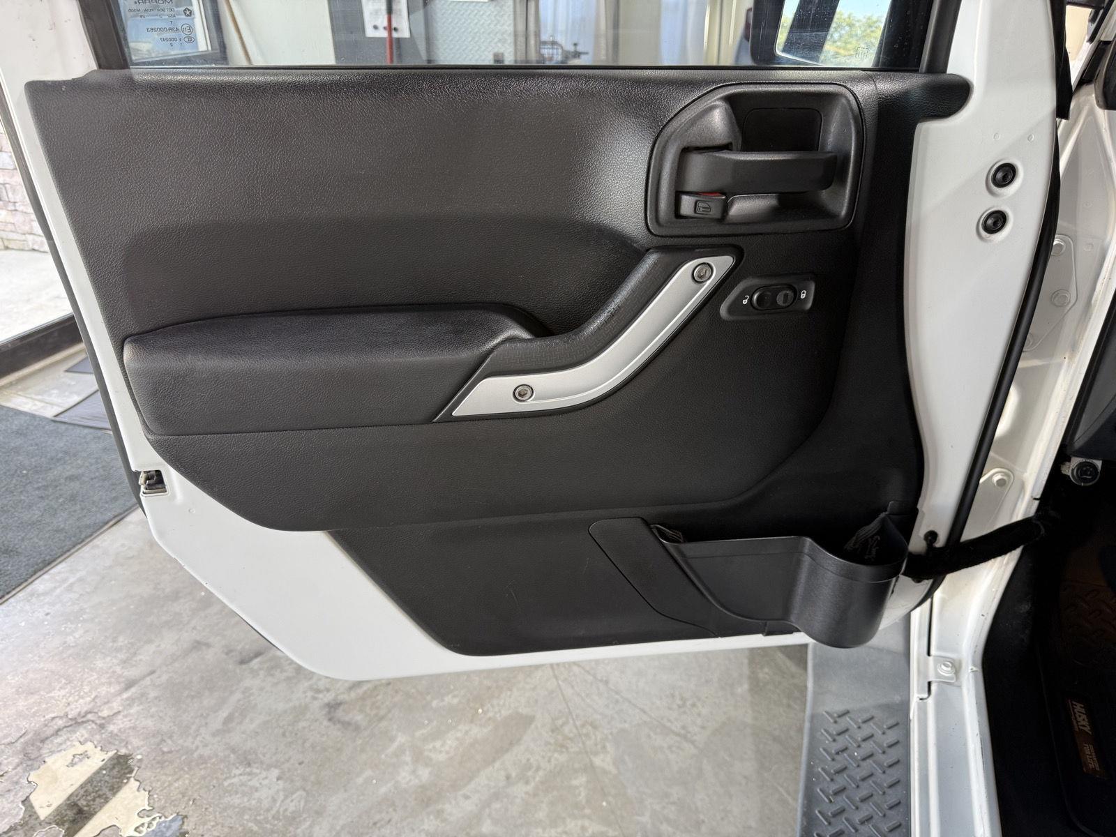 Vehicle photo 20