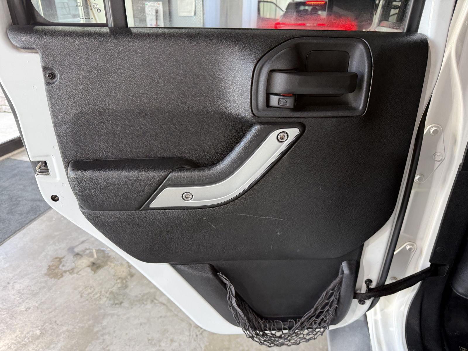 Vehicle photo 21
