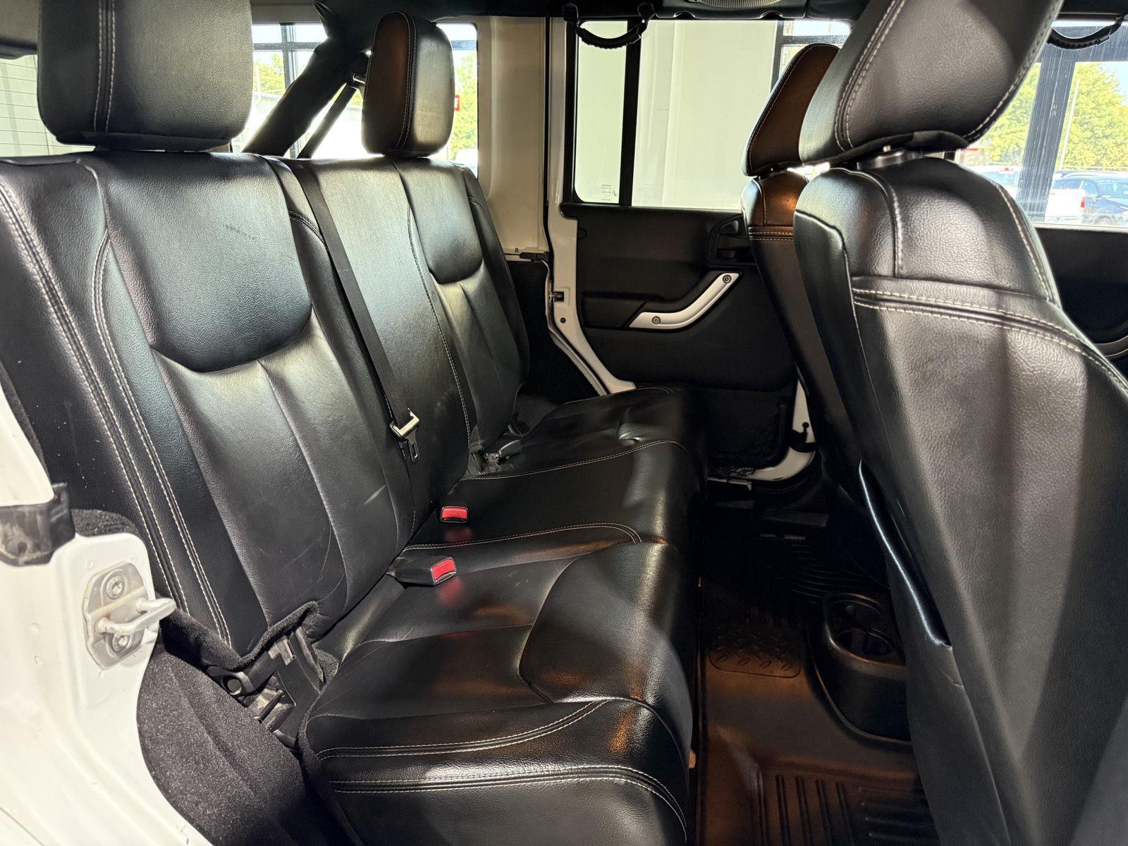 Vehicle photo 23