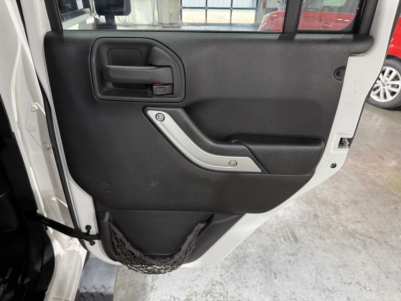 Vehicle photo 24