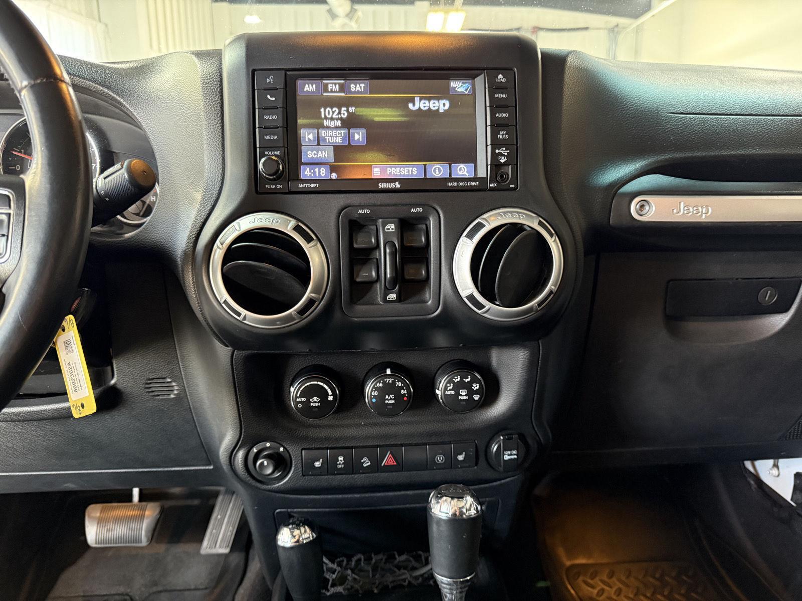 Vehicle photo 27