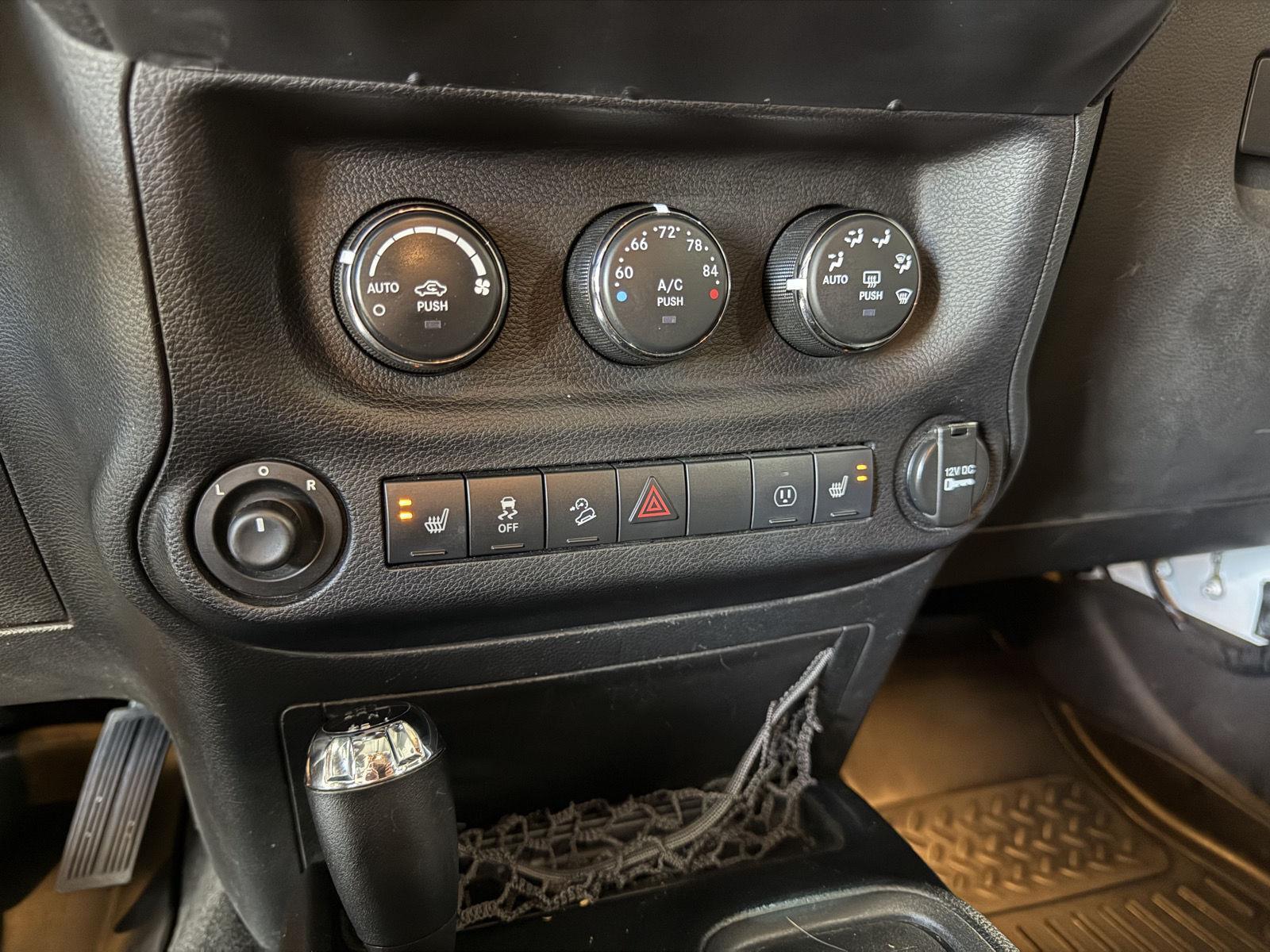 Vehicle photo 29