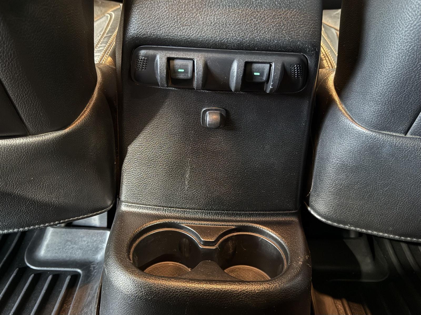 Vehicle photo 33