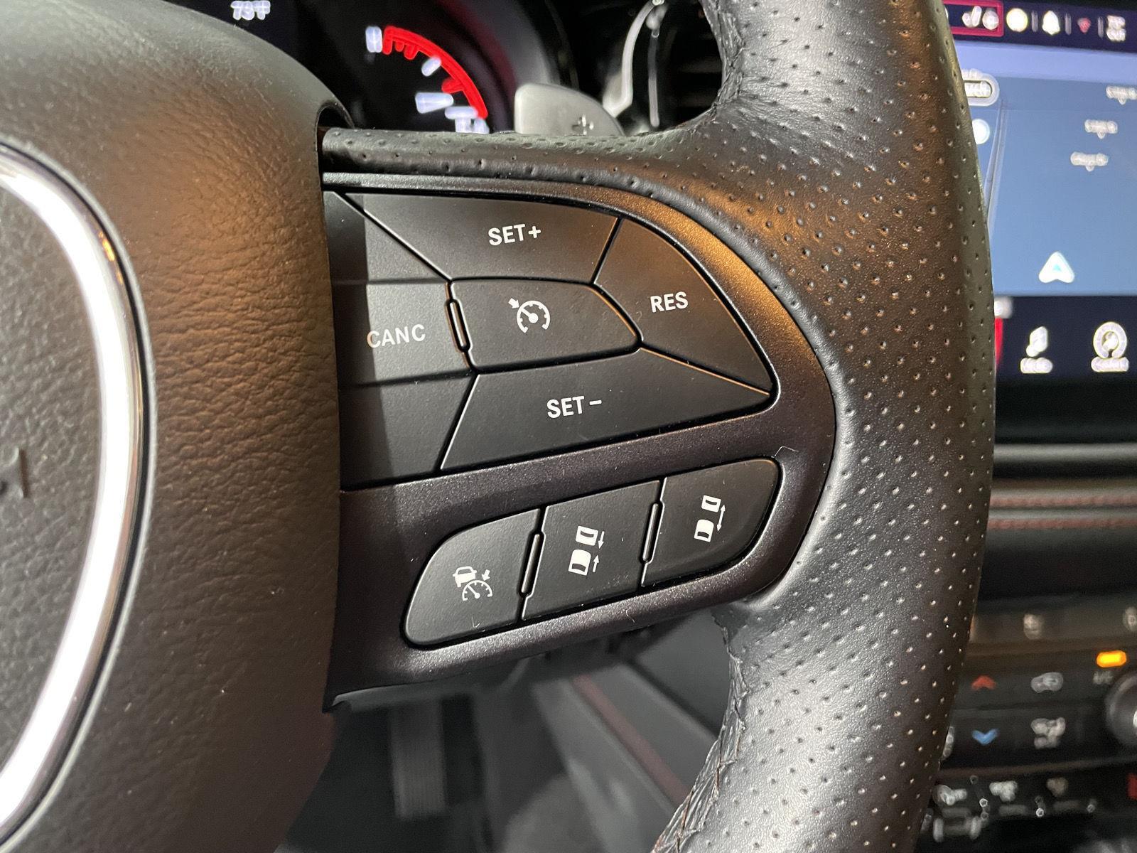 Vehicle photo 15