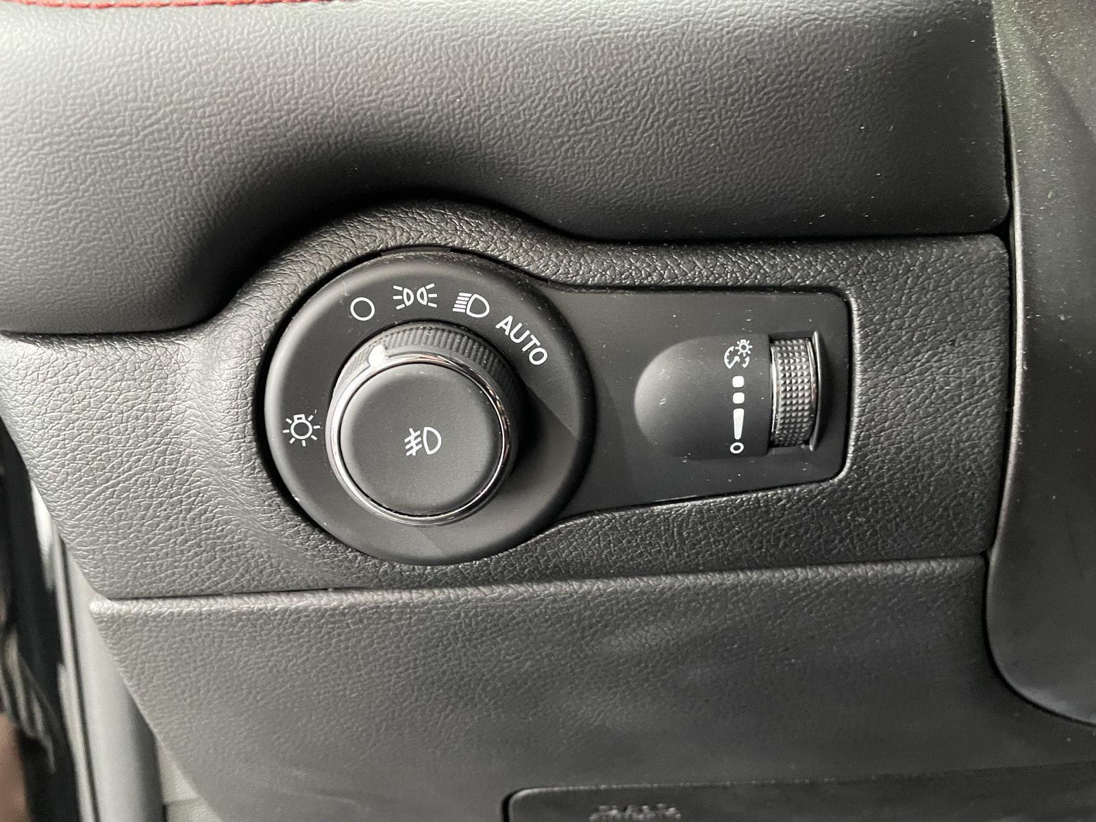 Vehicle photo 16