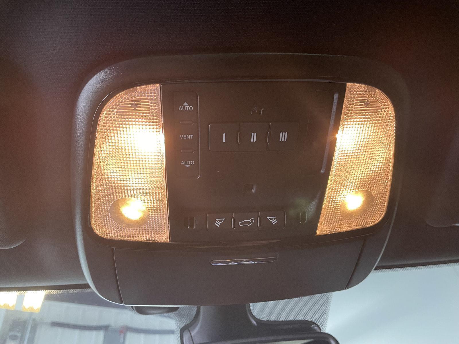 Vehicle photo 33