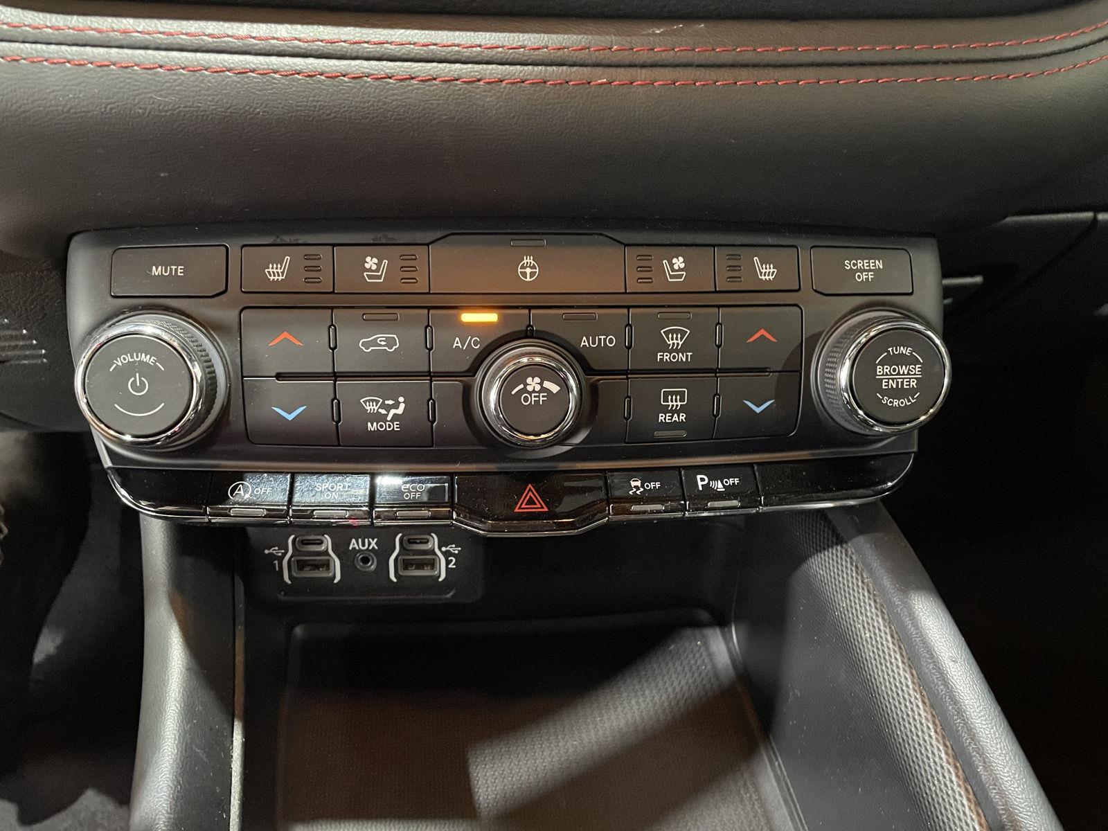 Vehicle photo 37