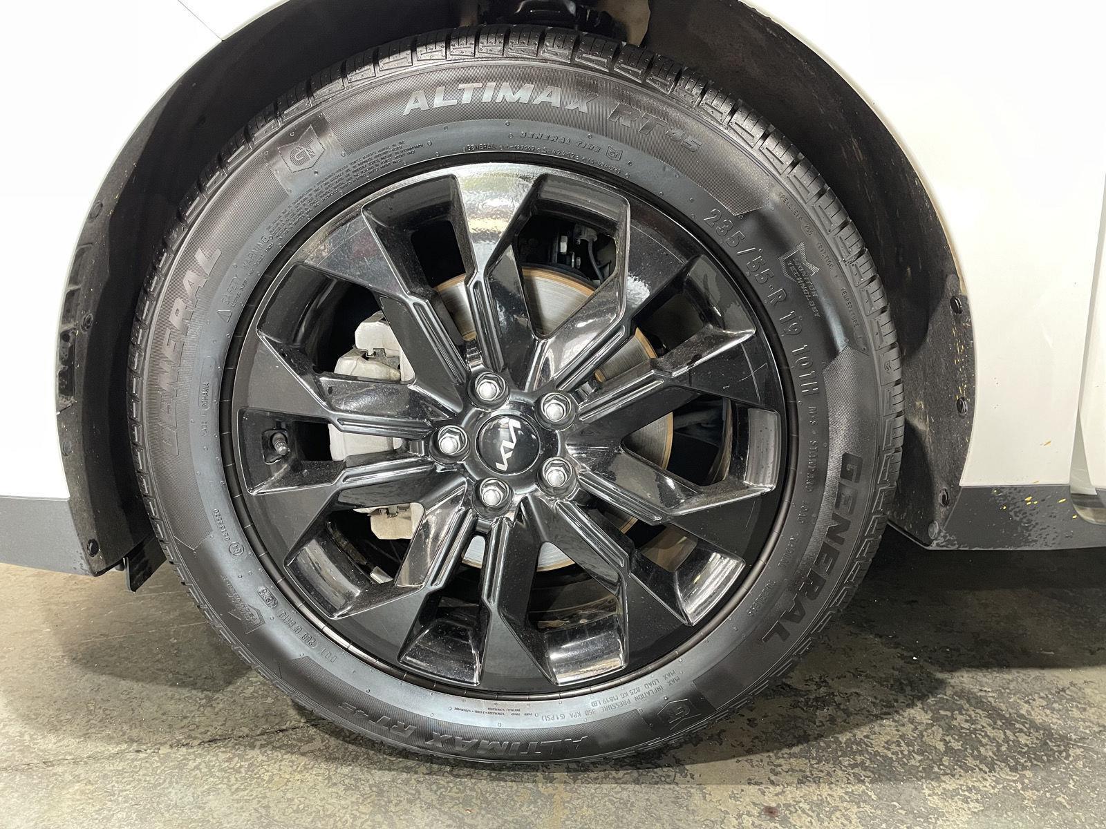Vehicle photo 10