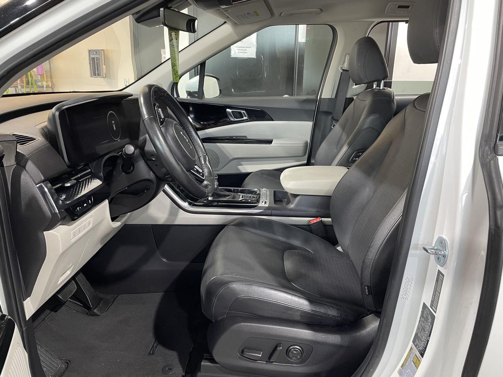 Vehicle photo 13