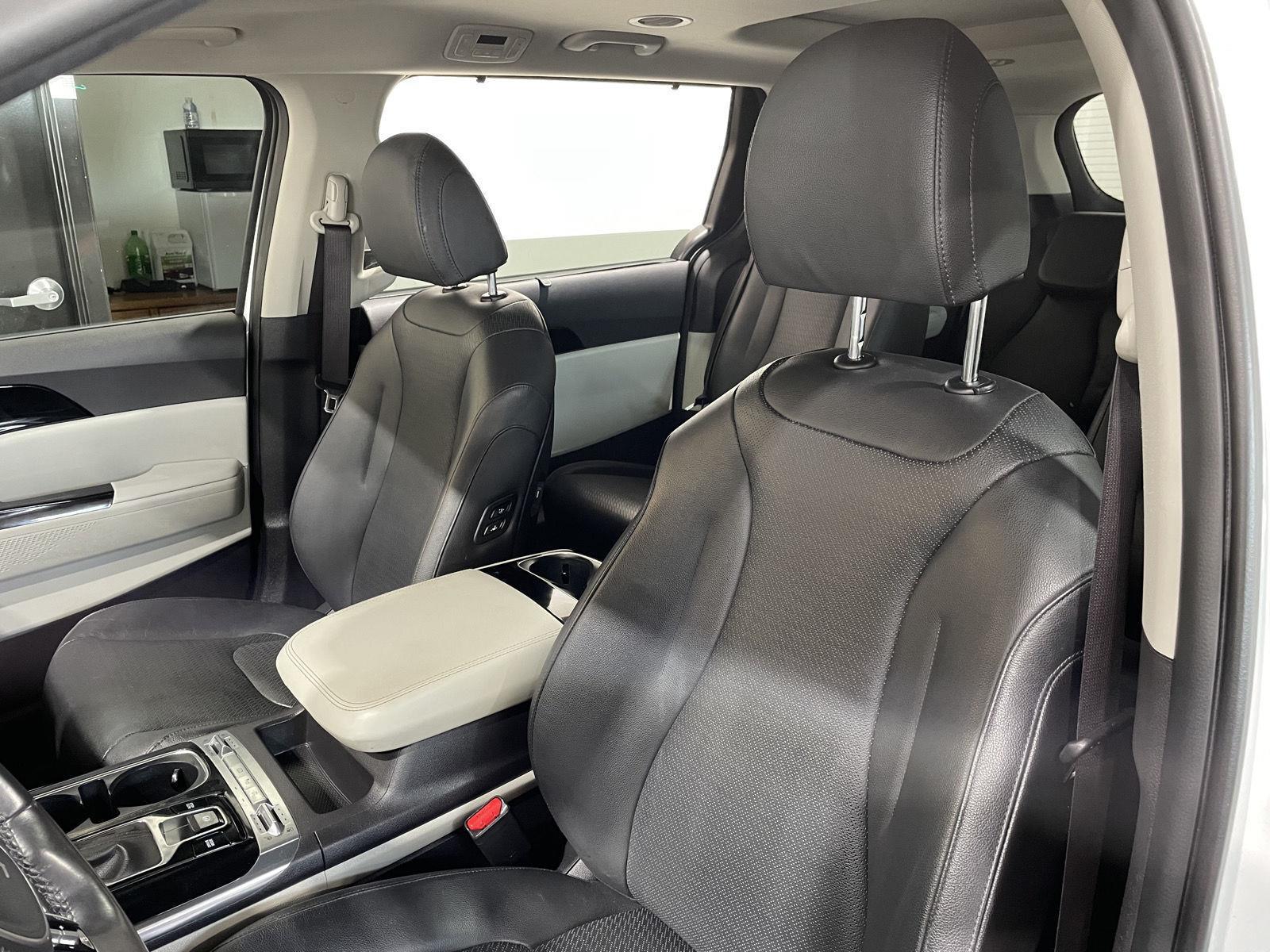 Vehicle photo 14
