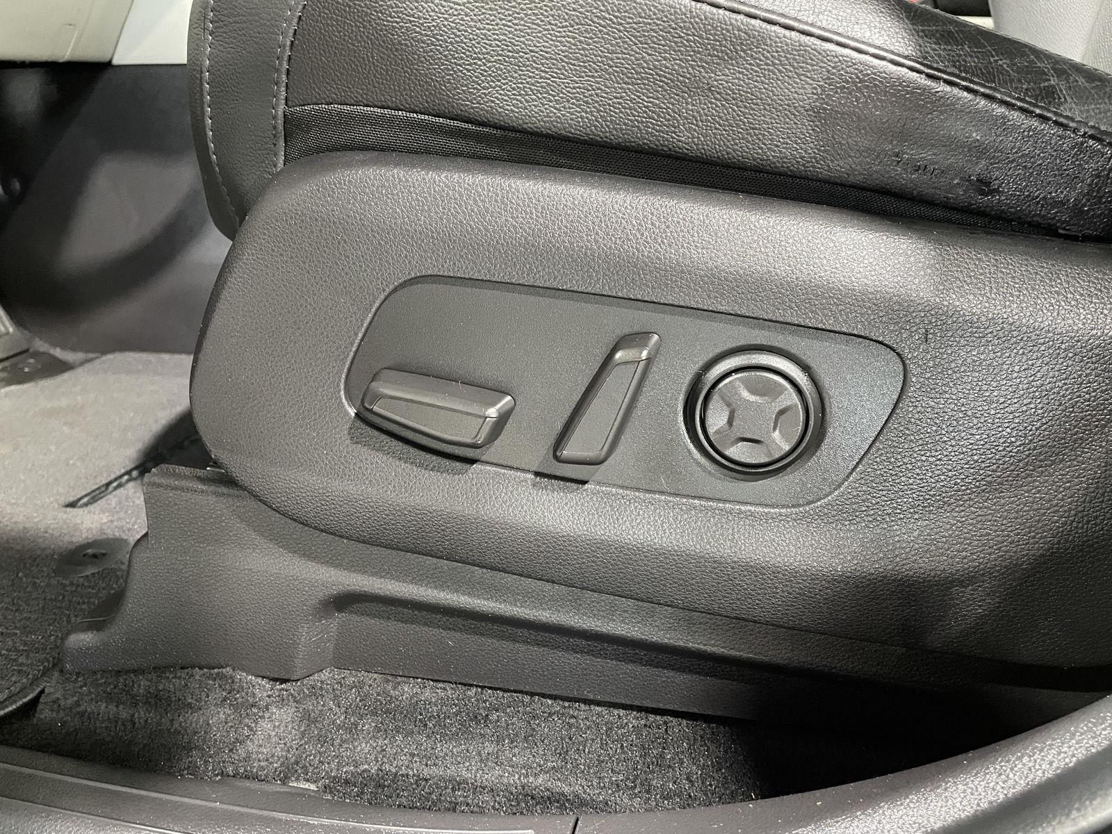 Vehicle photo 16