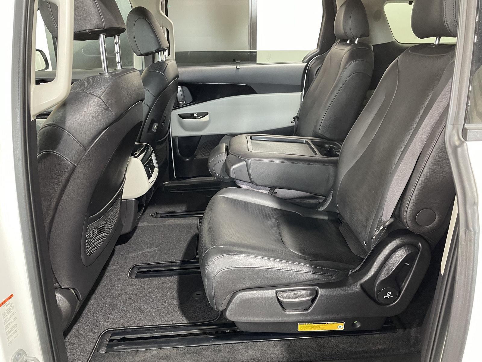 Vehicle photo 17