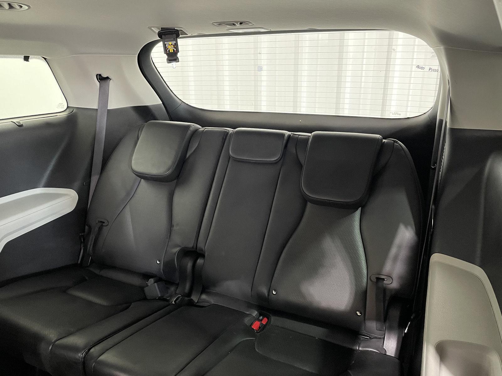 Vehicle photo 18