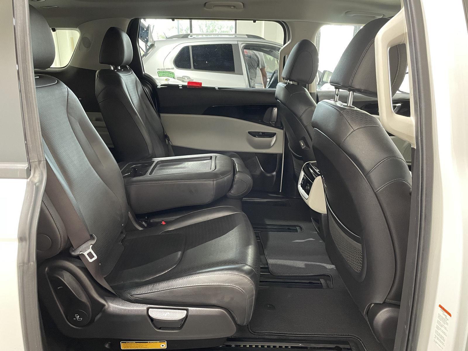 Vehicle photo 19