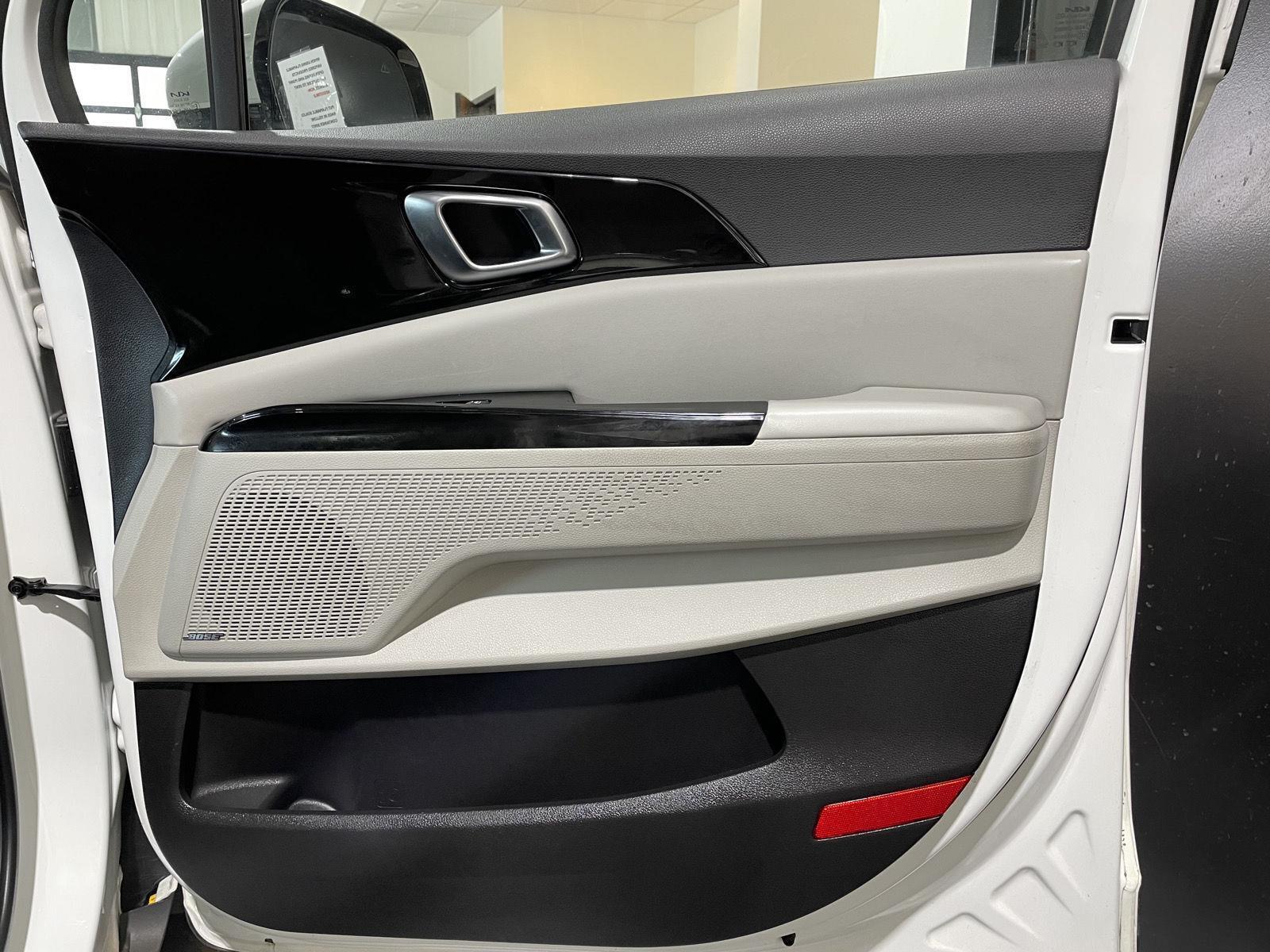 Vehicle photo 20