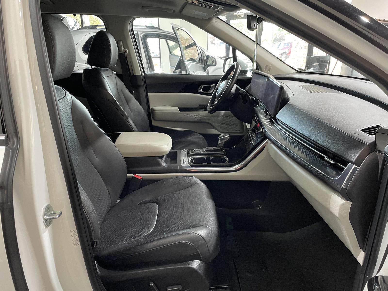 Vehicle photo 21