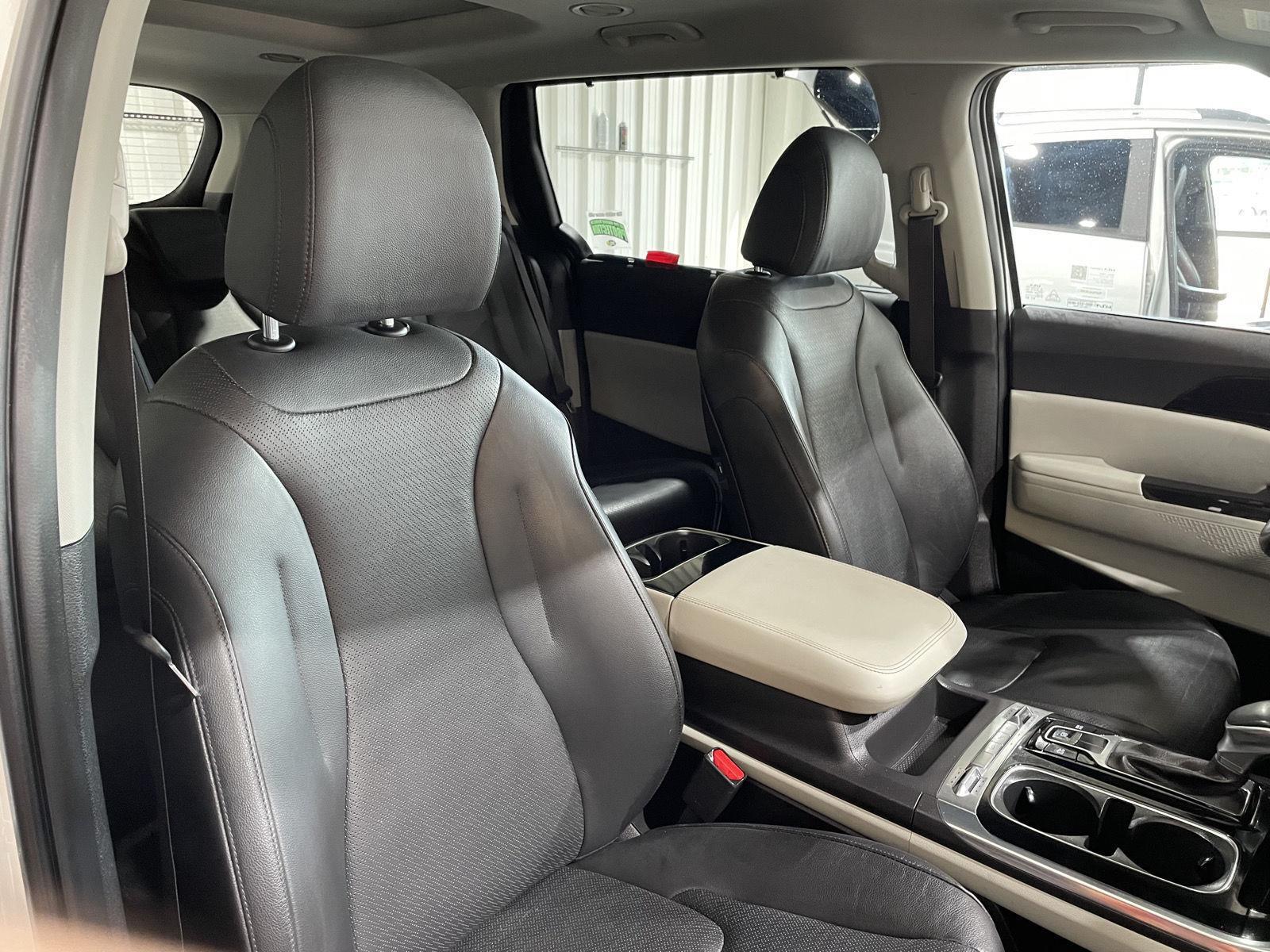 Vehicle photo 22